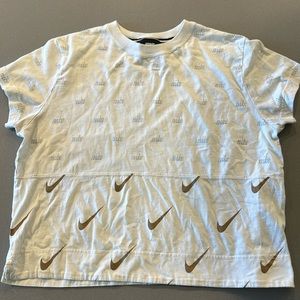 Cropped Nike tee